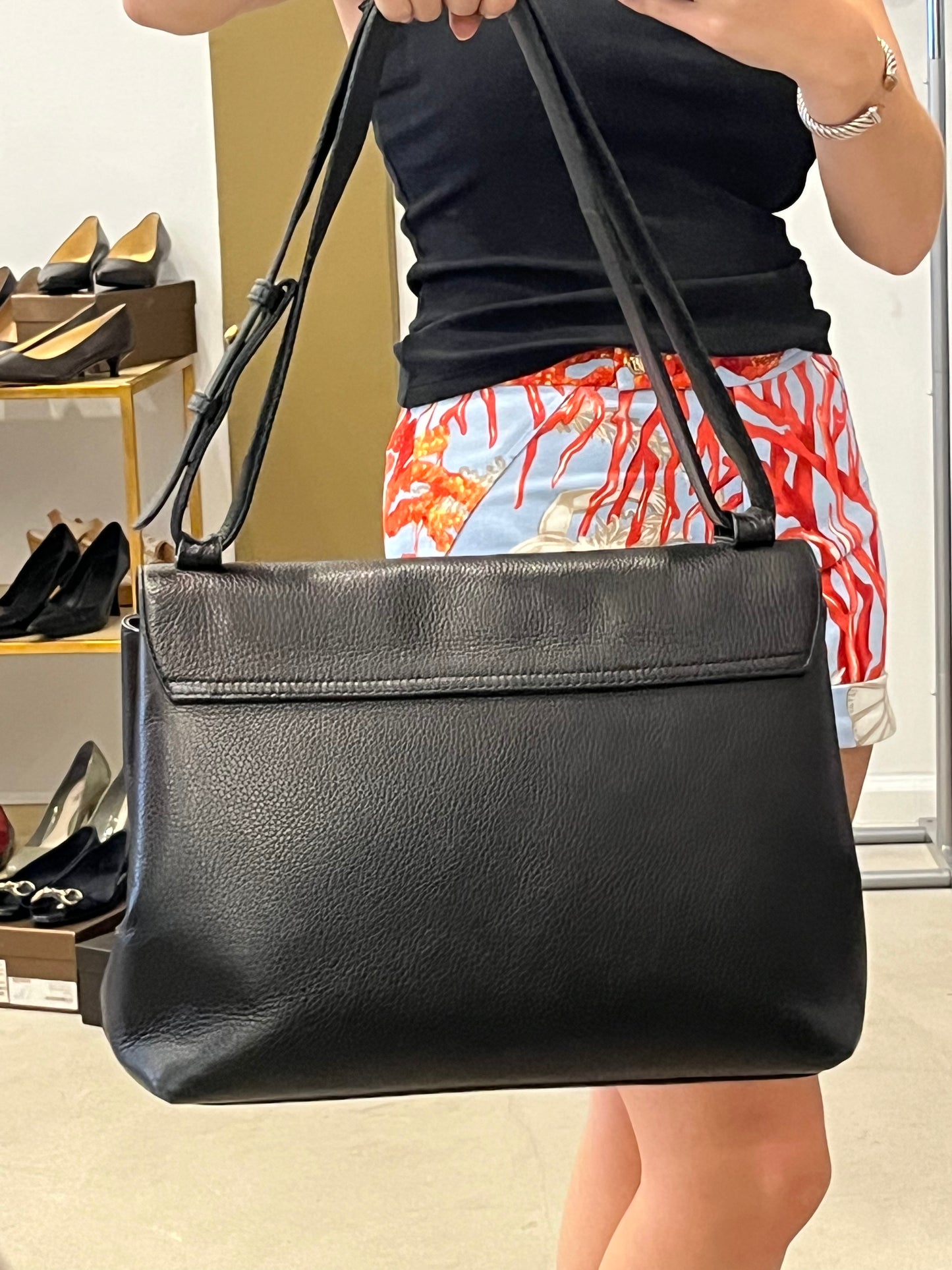 Gucci Black Leather handbag GG