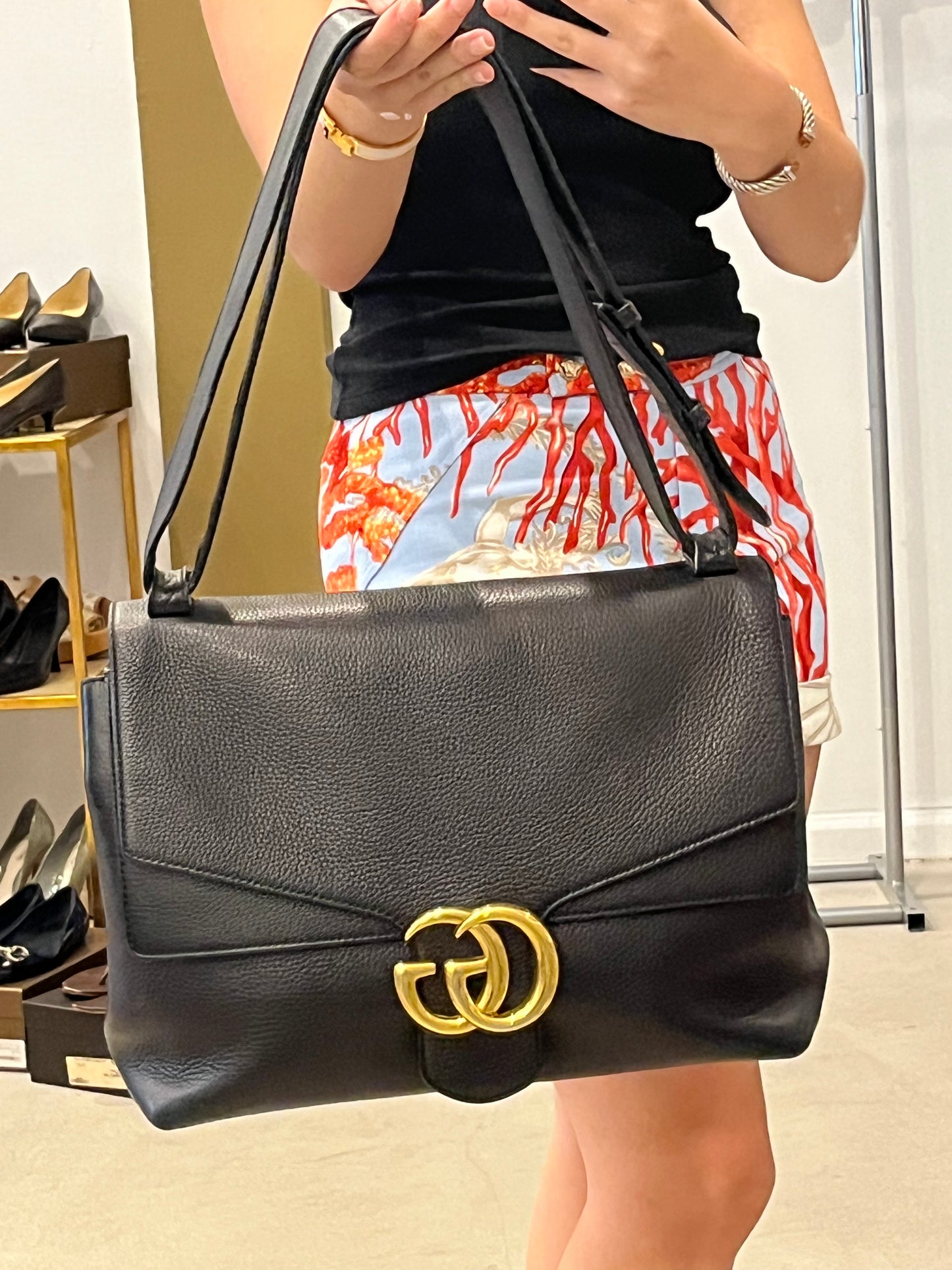 Gucci Black Leather handbag GG
