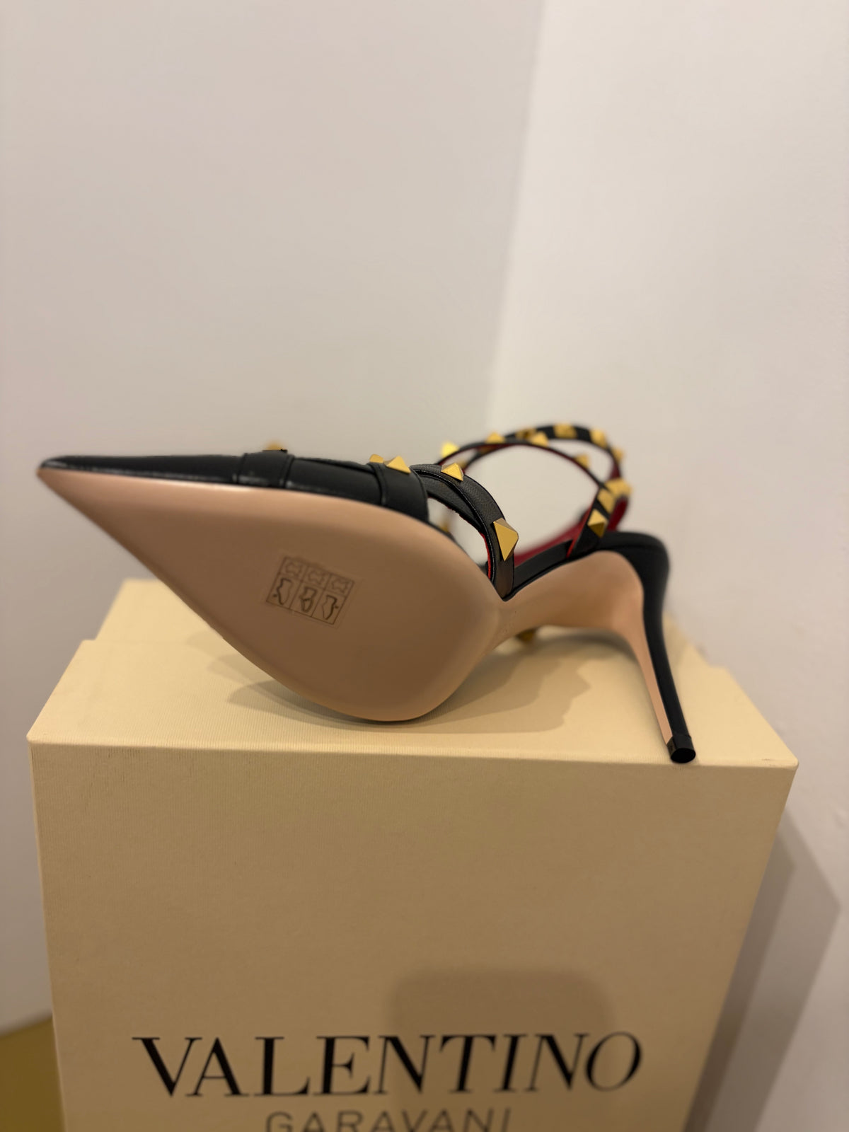 37 Valentino Garavani Rockstud Black Leather Gold Studded Pumps