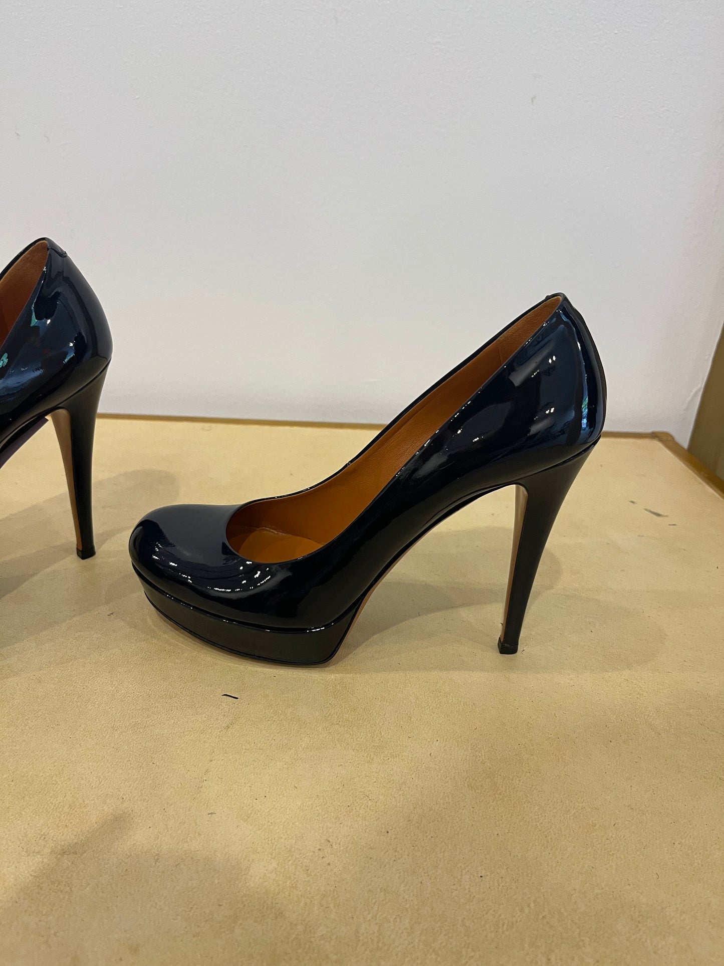 Gucci Navy Patent Pumps 7.5