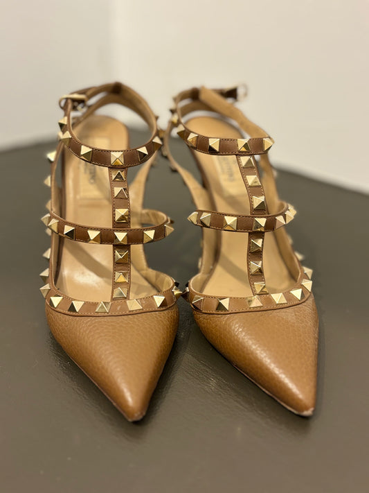 Valentino Garavani Rockstud Tan textured pump 35.5