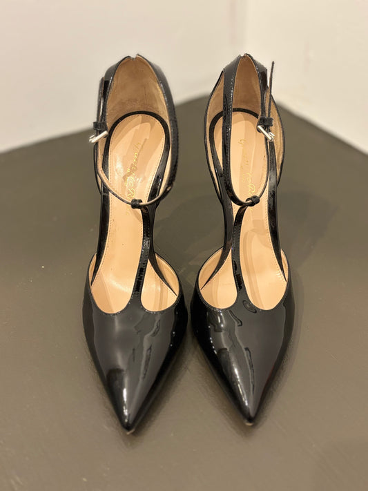 Gianvito Rossi pat leather t-strap shoe 36