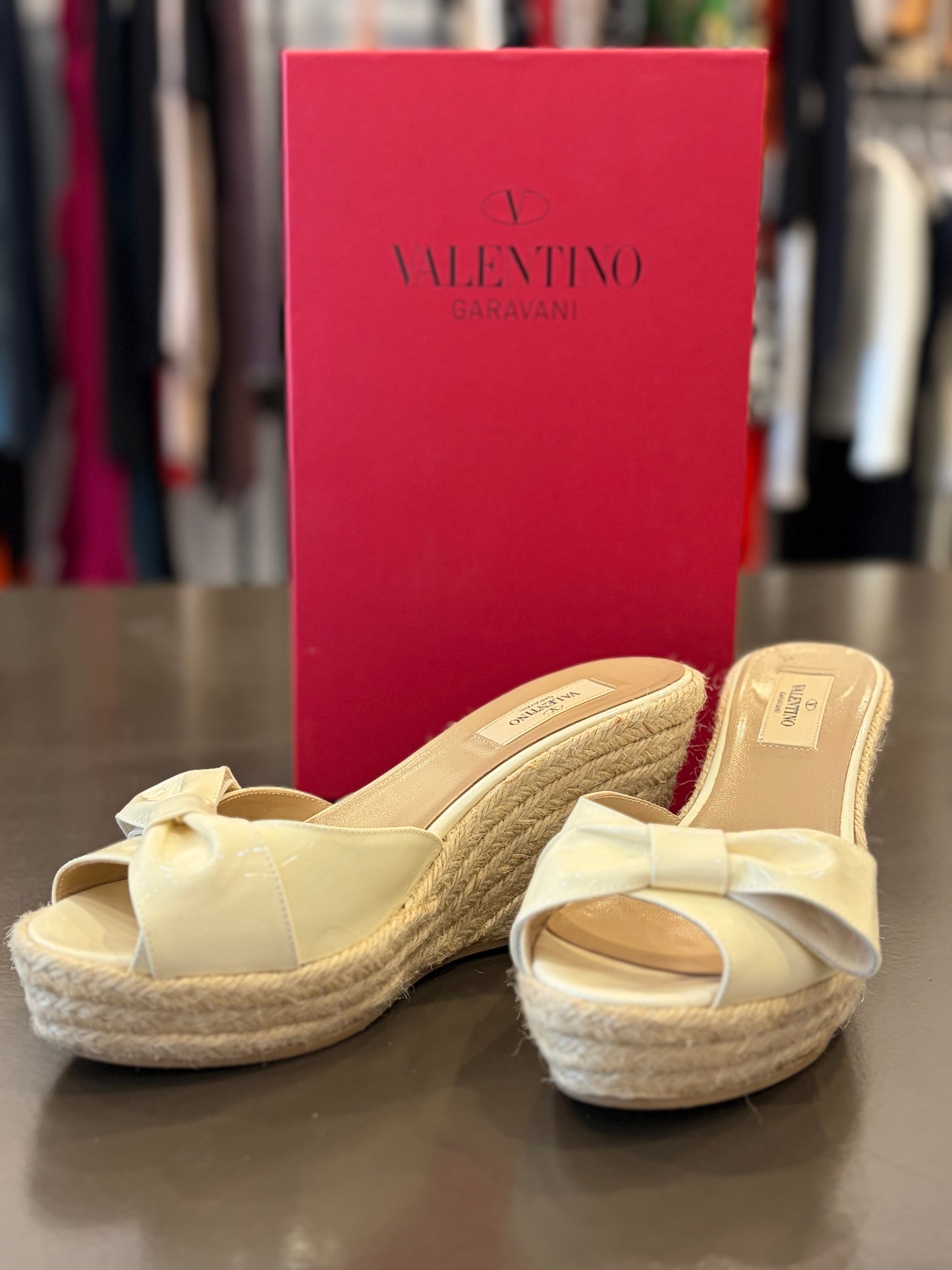 Valentino Garavani Nude Patent Bow Espadrille Wedge Slide Sandal - 39