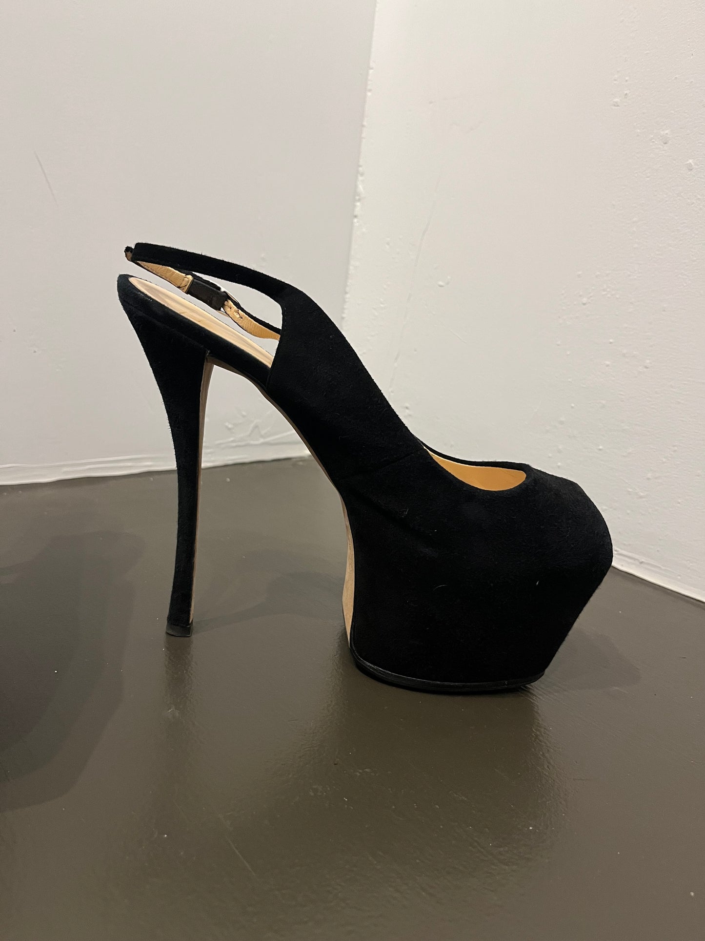 Giuseppe Zanotti Suede Slingback Platform pumps 39