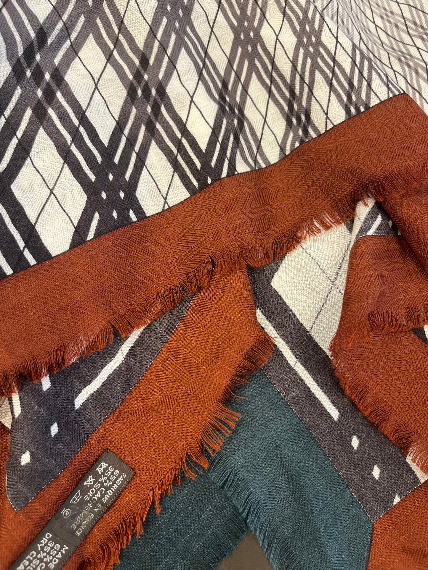 Hermès Carré 90 “En Voyage” (Cashmere & Silk 65/35)