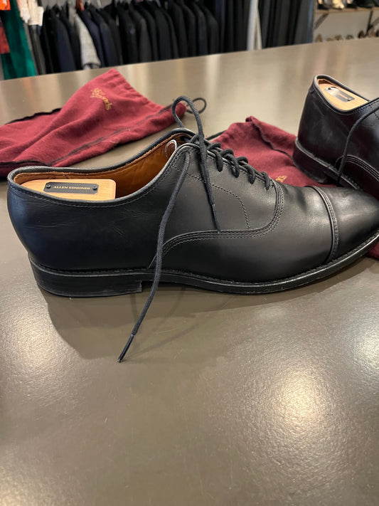 Allen Edmonds Black leather cap-toe shoes 10.5