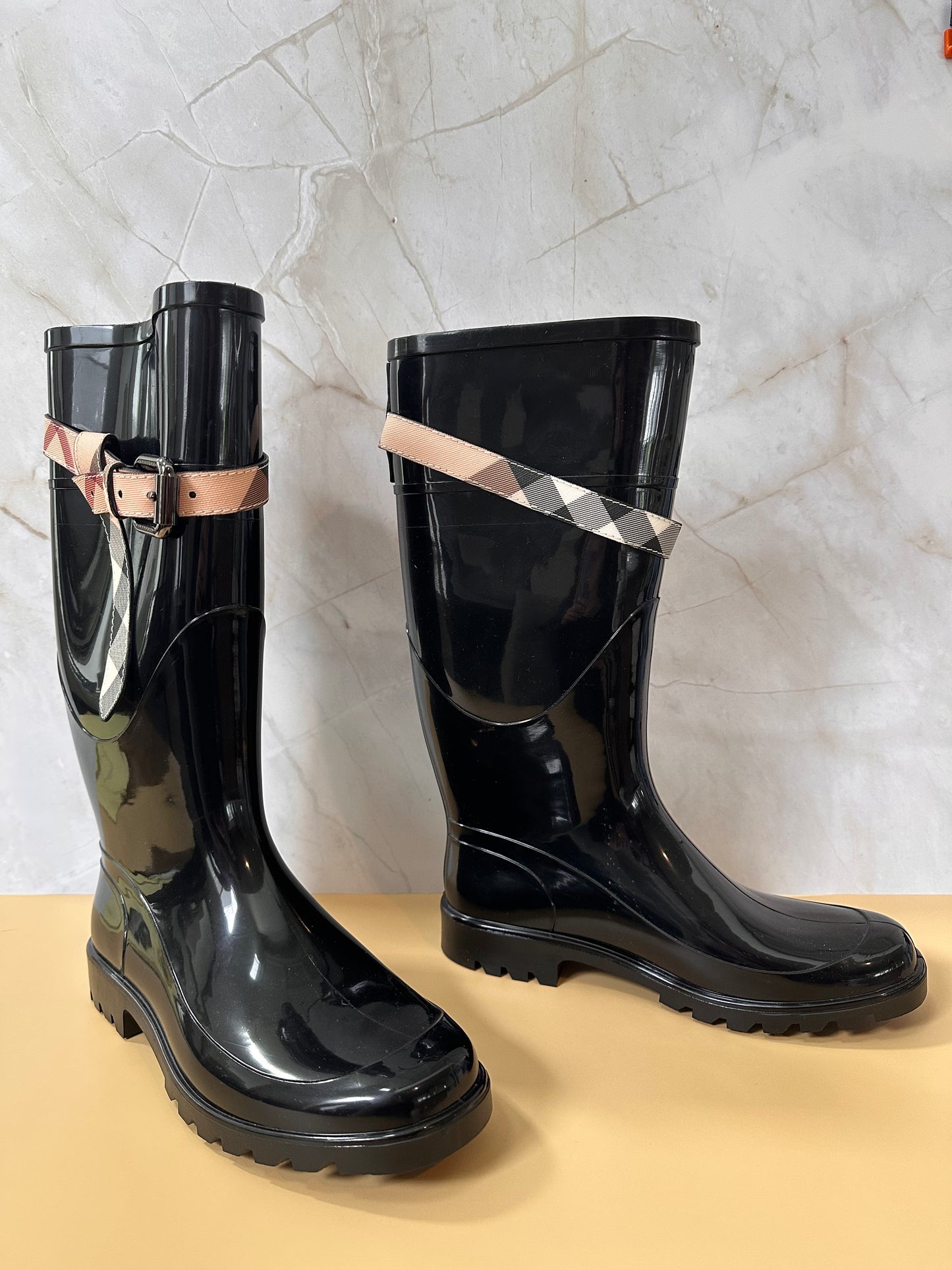 Burberry Black Rubber Kenyon Nova Check Boots Size 7 Women's