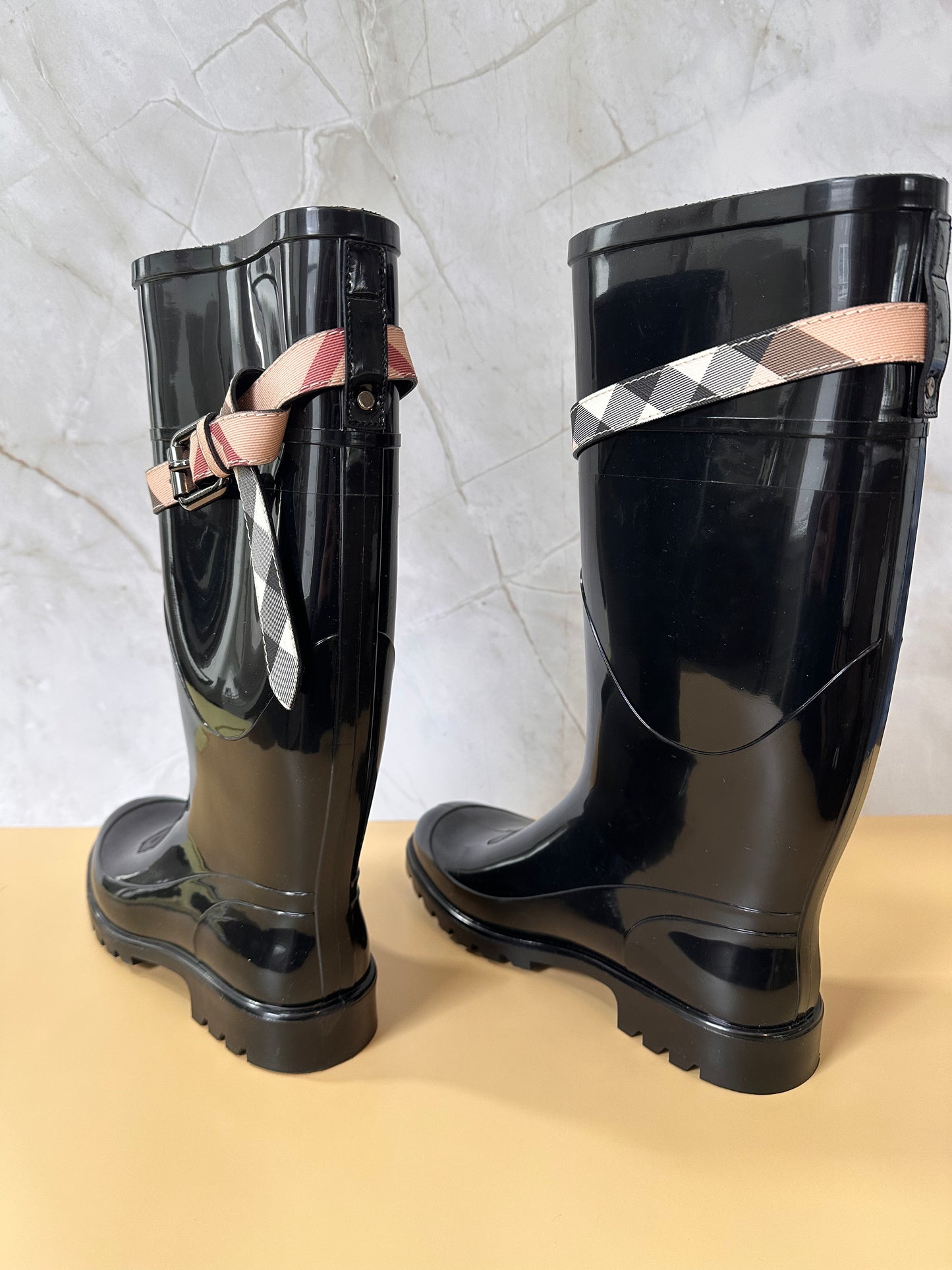 Burberry Black Rubber Kenyon Nova Check Boots Size 7 Women's