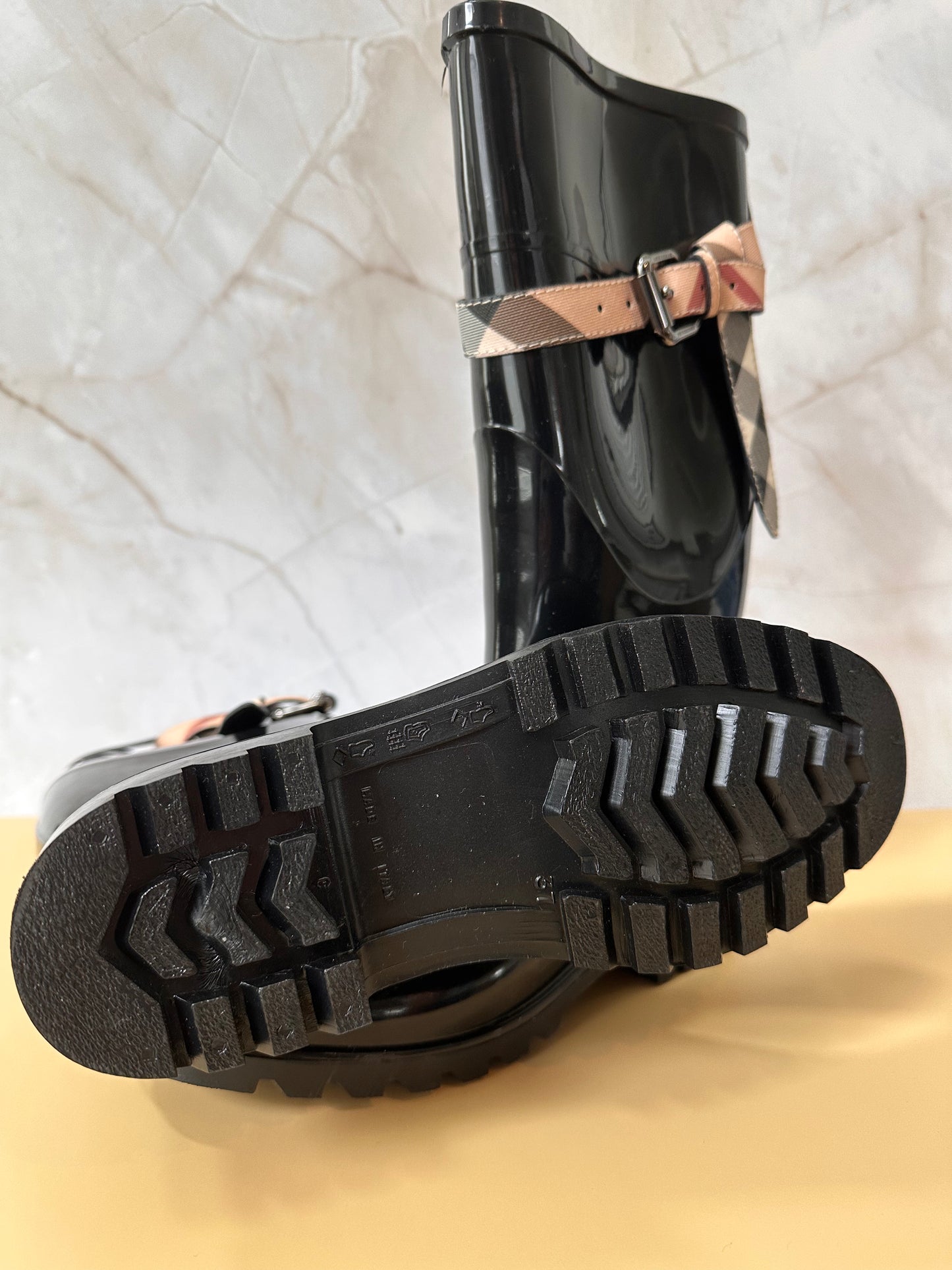 Burberry Black Rubber Kenyon Nova Check Boots Size 7 Women's