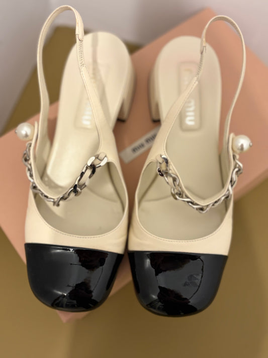 Miu Miu Ivory Leather Black Patent Cap Toe Pearl Chain Slingback Pumps - 38