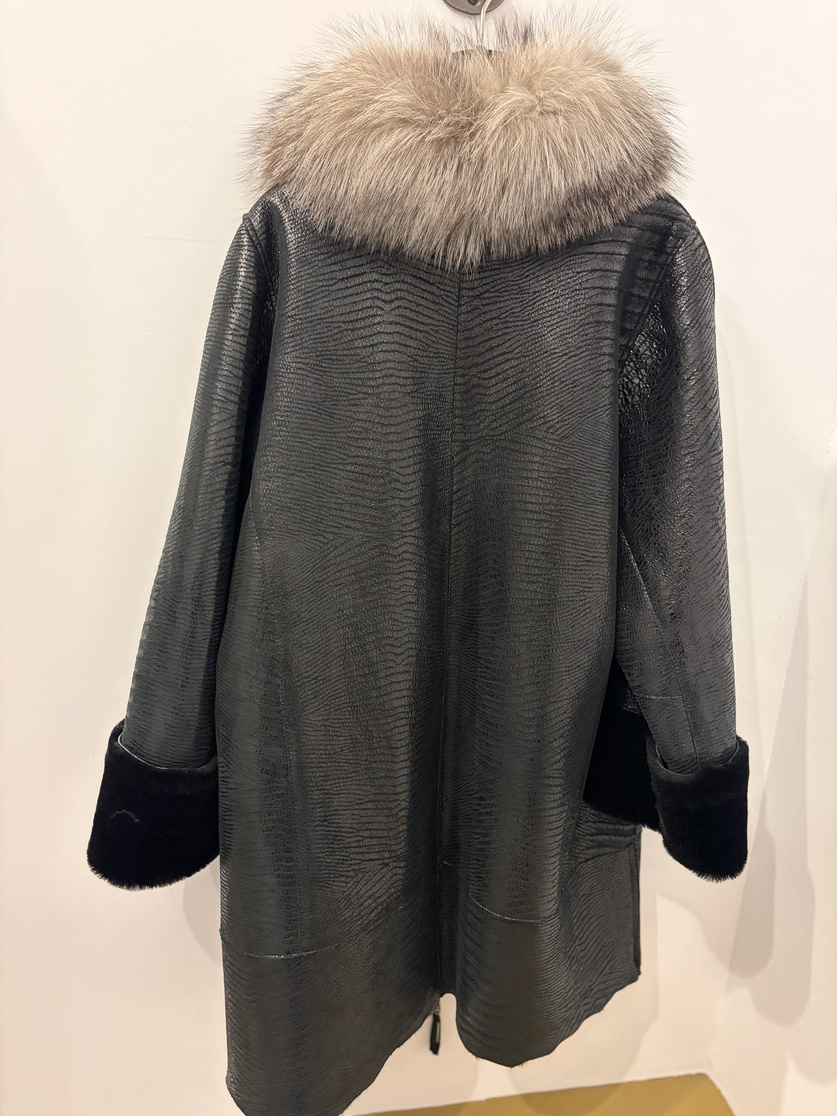 Dante & Beatrice Black Shearling Lambskin Coat w/Fur Trim - Medium