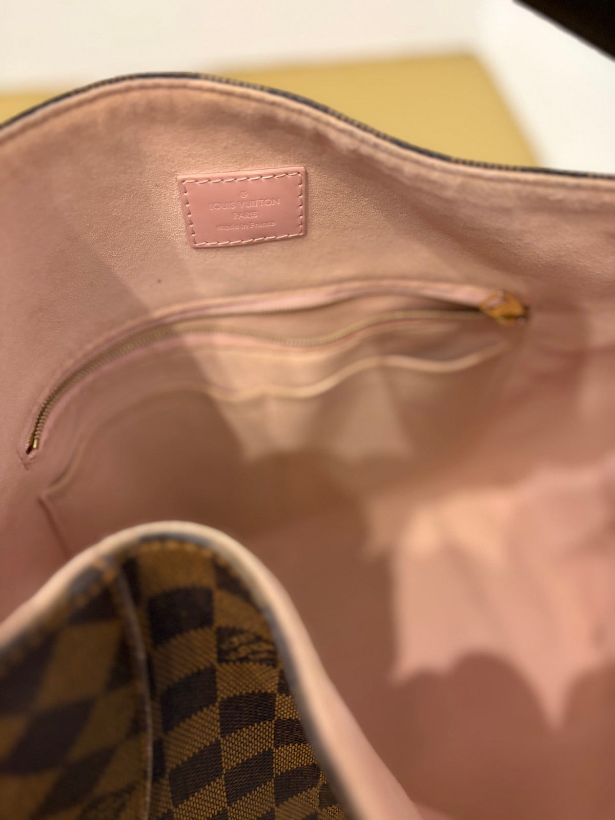 Louis Vuitton CAISSA HOBO Damier Eben Rose Ballerine