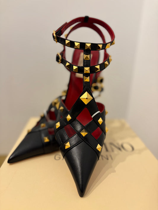 37 Valentino Garavani Rockstud Black Leather Gold Studded Pumps