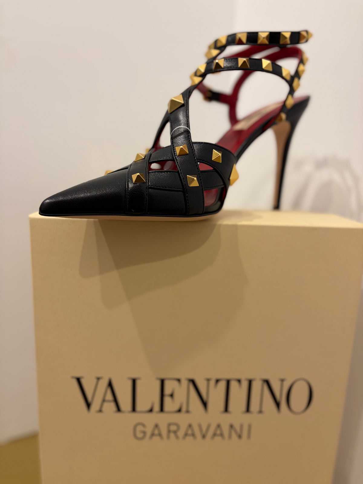 37 Valentino Garavani Rockstud Black Leather Gold Studded Pumps