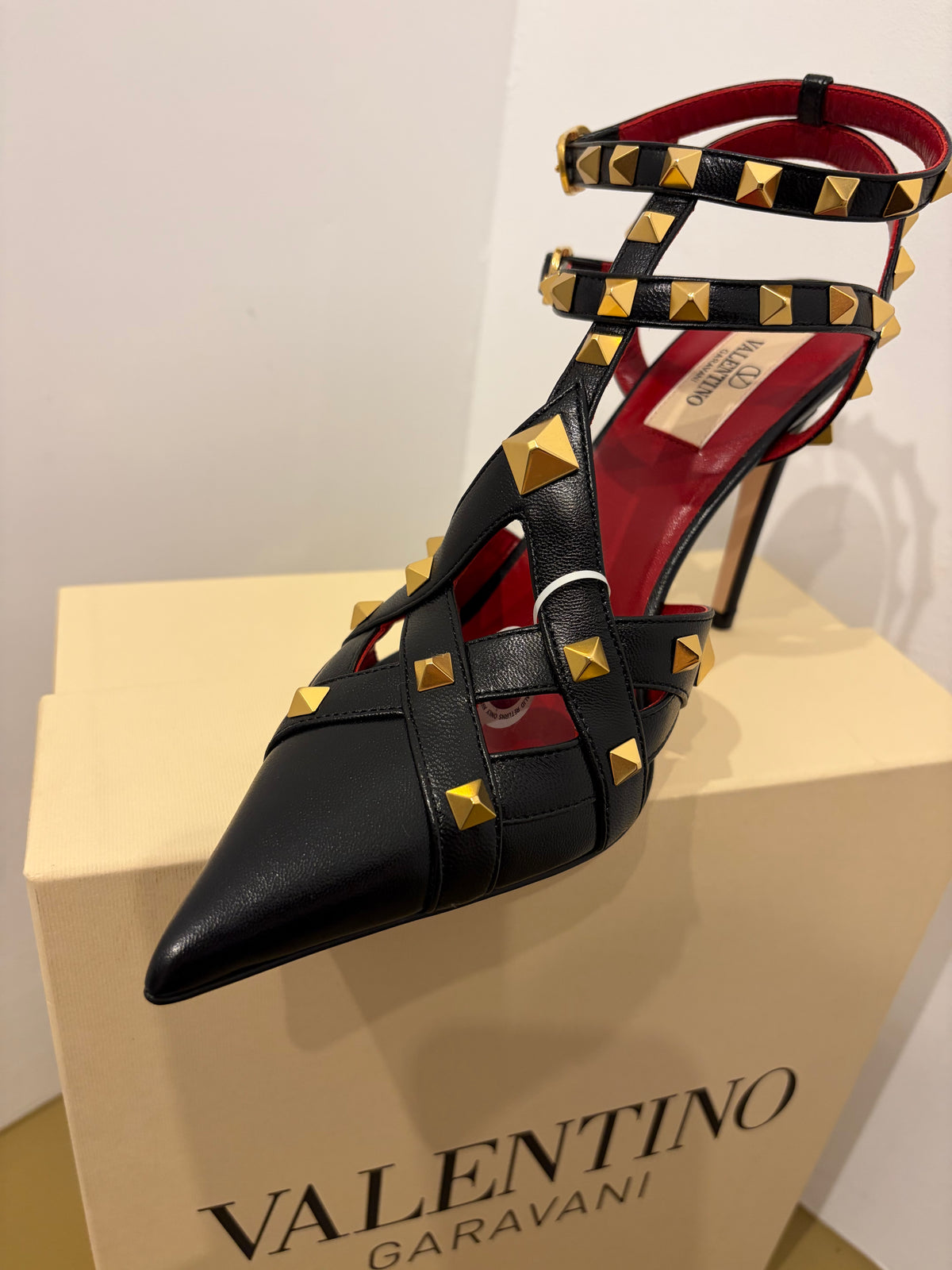 37 Valentino Garavani Rockstud Black Leather Gold Studded Pumps