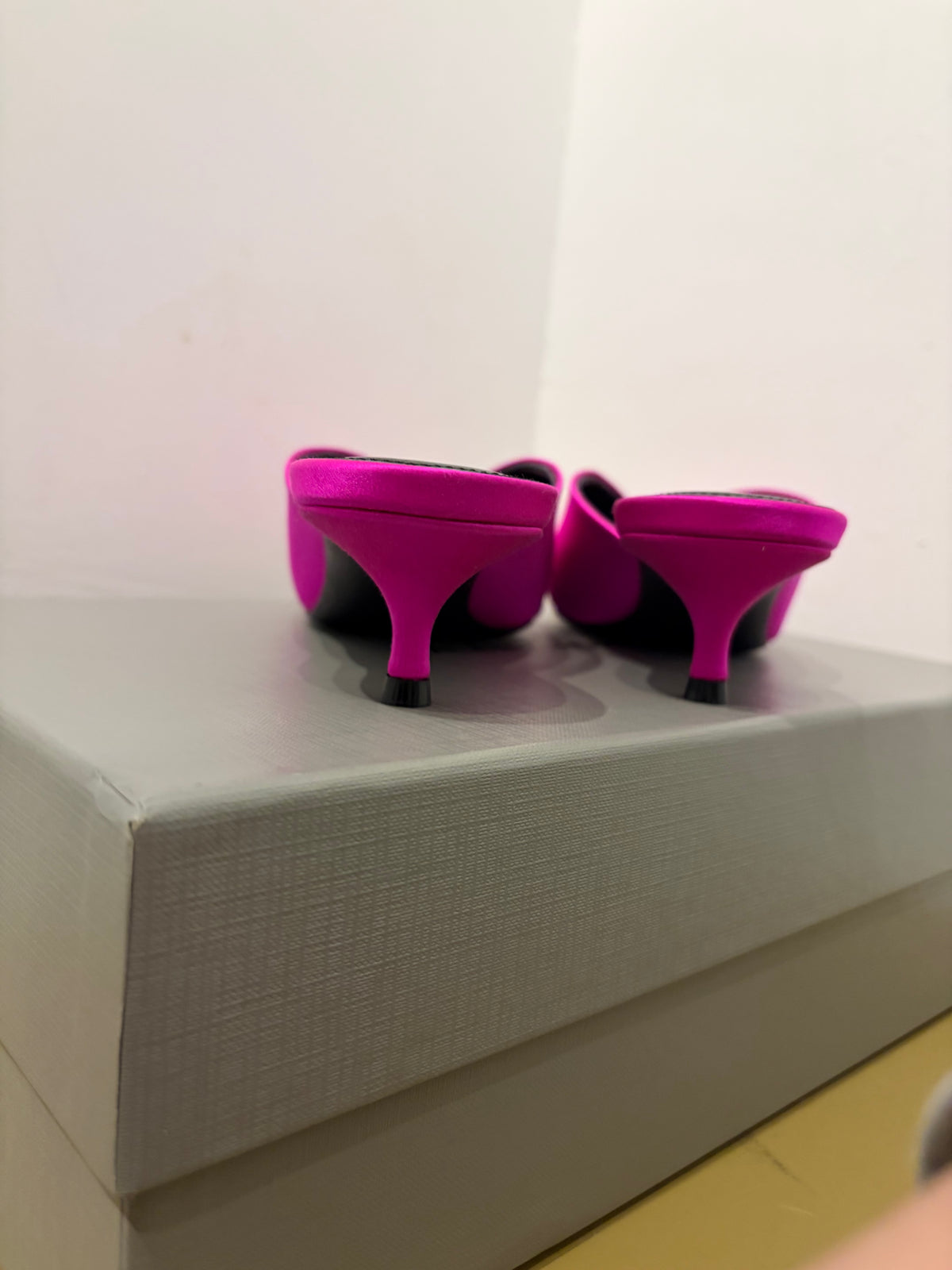 37 Balenciaga Rose Fuchsia Satin Bow Pointed-Toe Kitten Heel Mules