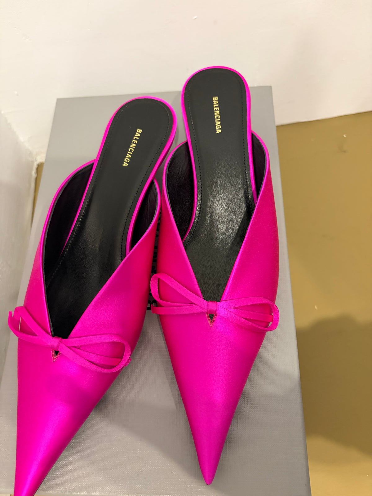 37 Balenciaga Rose Fuchsia Satin Bow Pointed-Toe Kitten Heel Mules