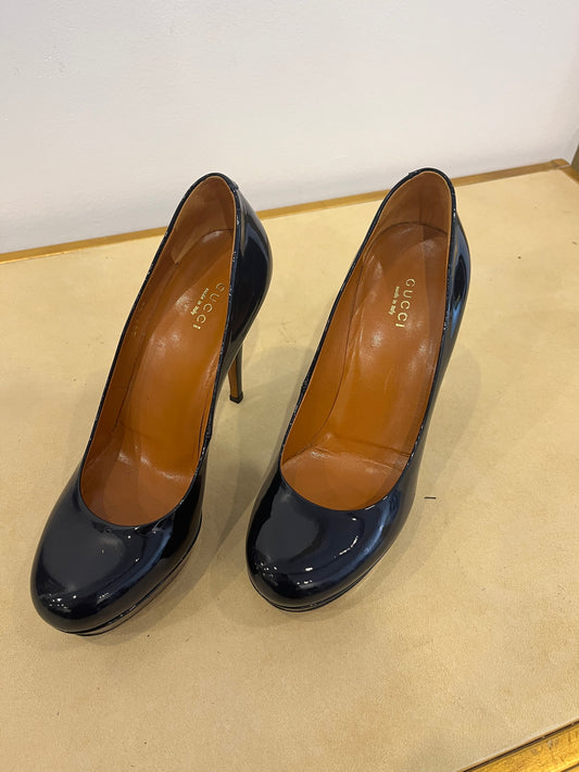 Gucci Navy Patent Pumps 7.5