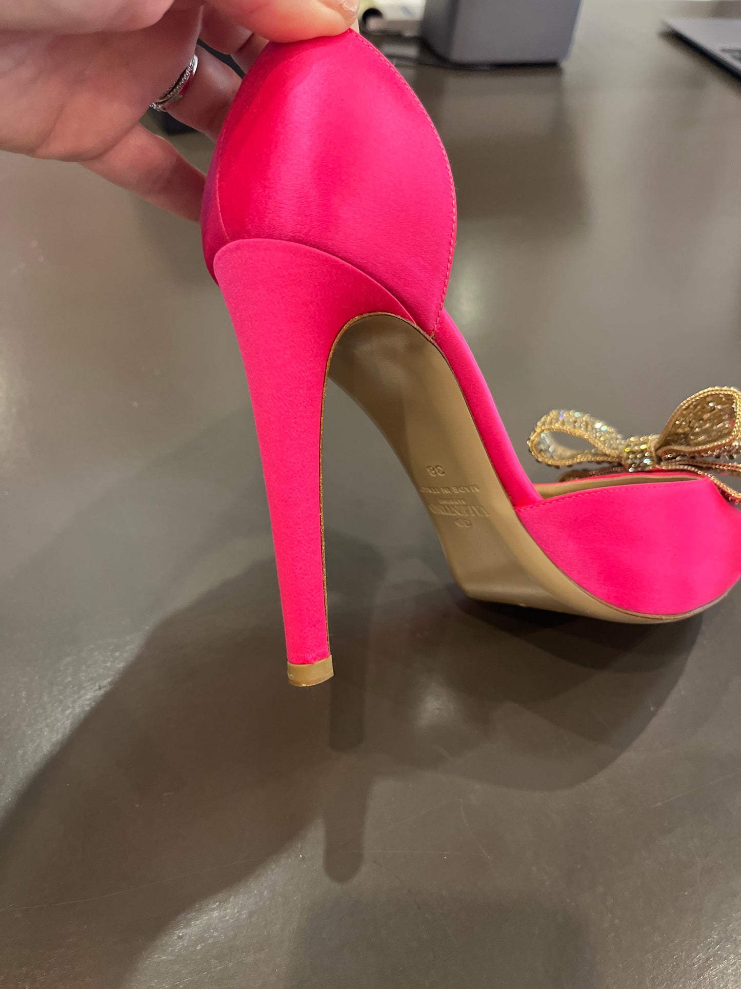 Valentino Garavani Satin Pumps 38