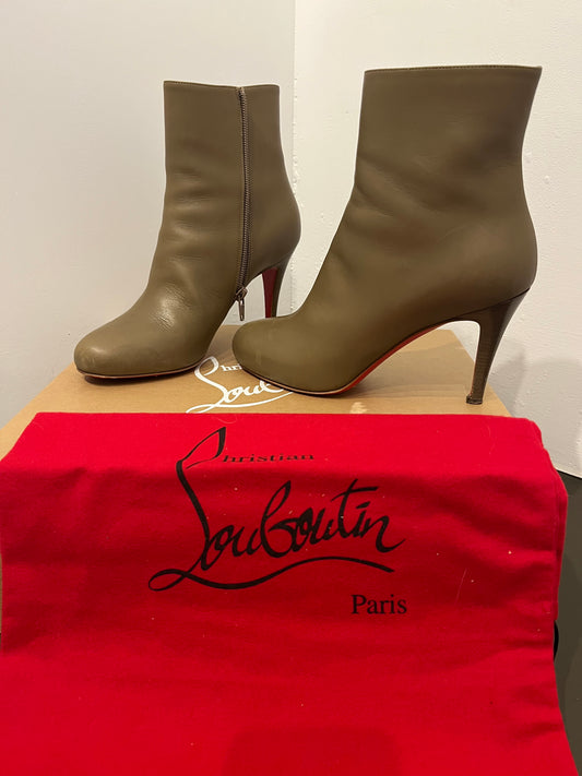 Louboutin Taupe Ankle bootie  37
