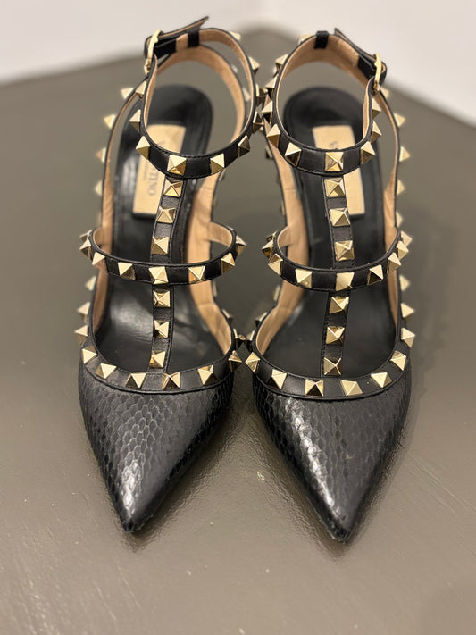 Valentino Garavani Rockstud Black snakeskin pump 35.5