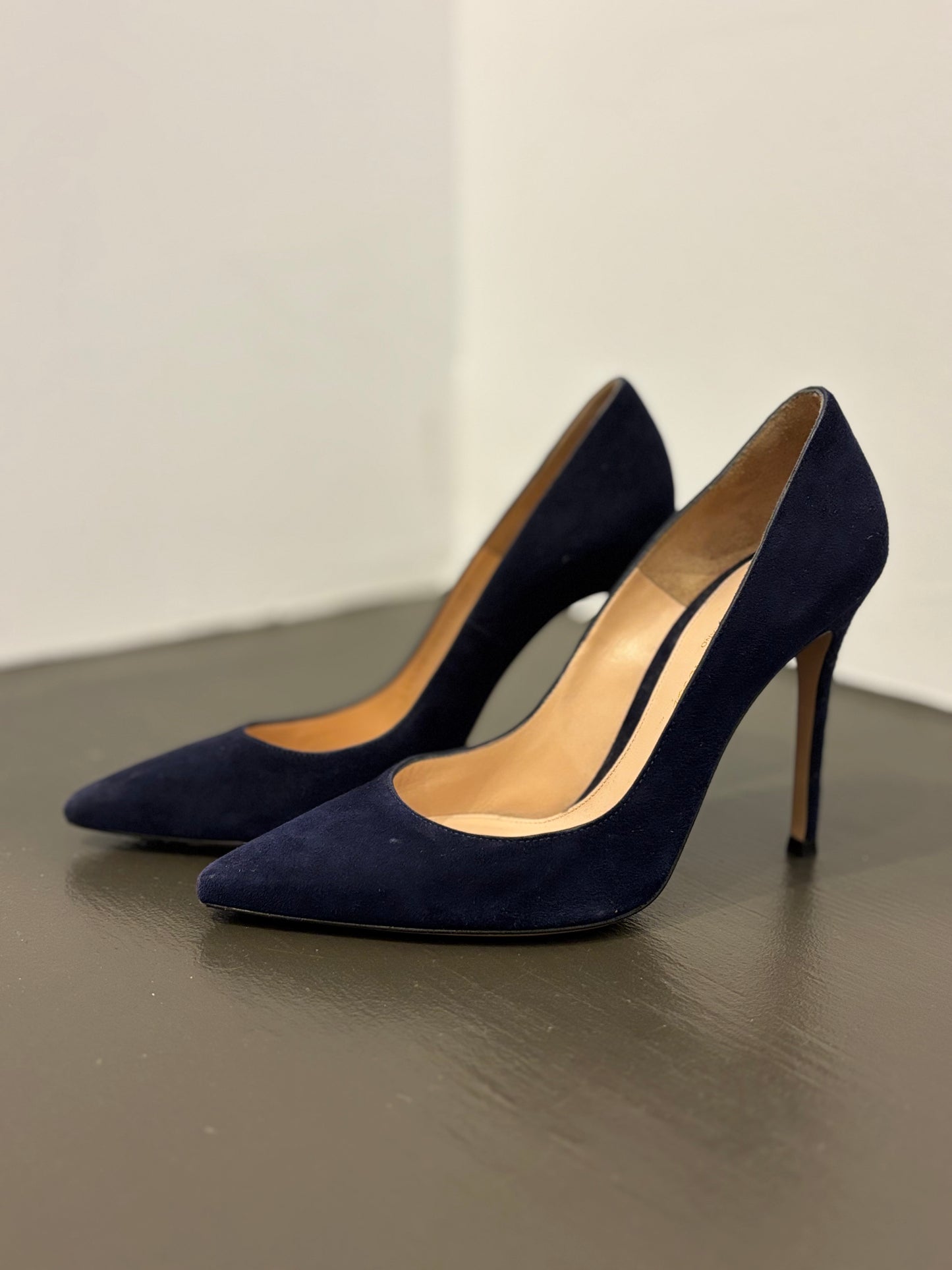 Gianvito Rossi Navy suede pump 36