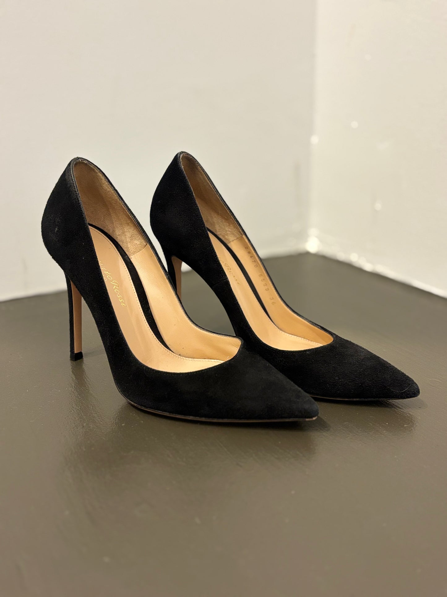 Gianvito Rossi Black suede pump 36
