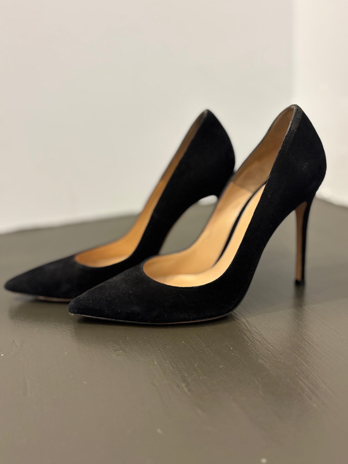 Gianvito Rossi Black suede pump 36