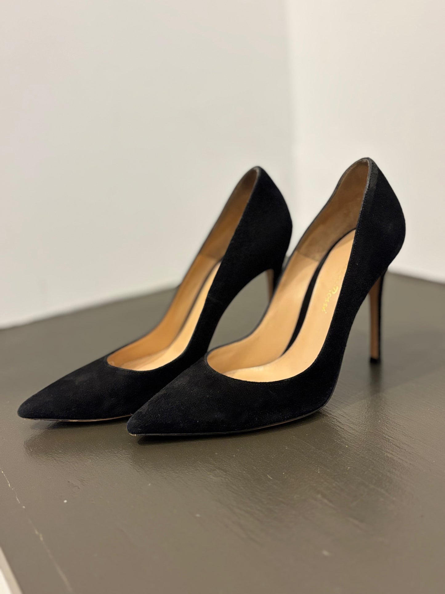 Gianvito Rossi Black suede pump 36
