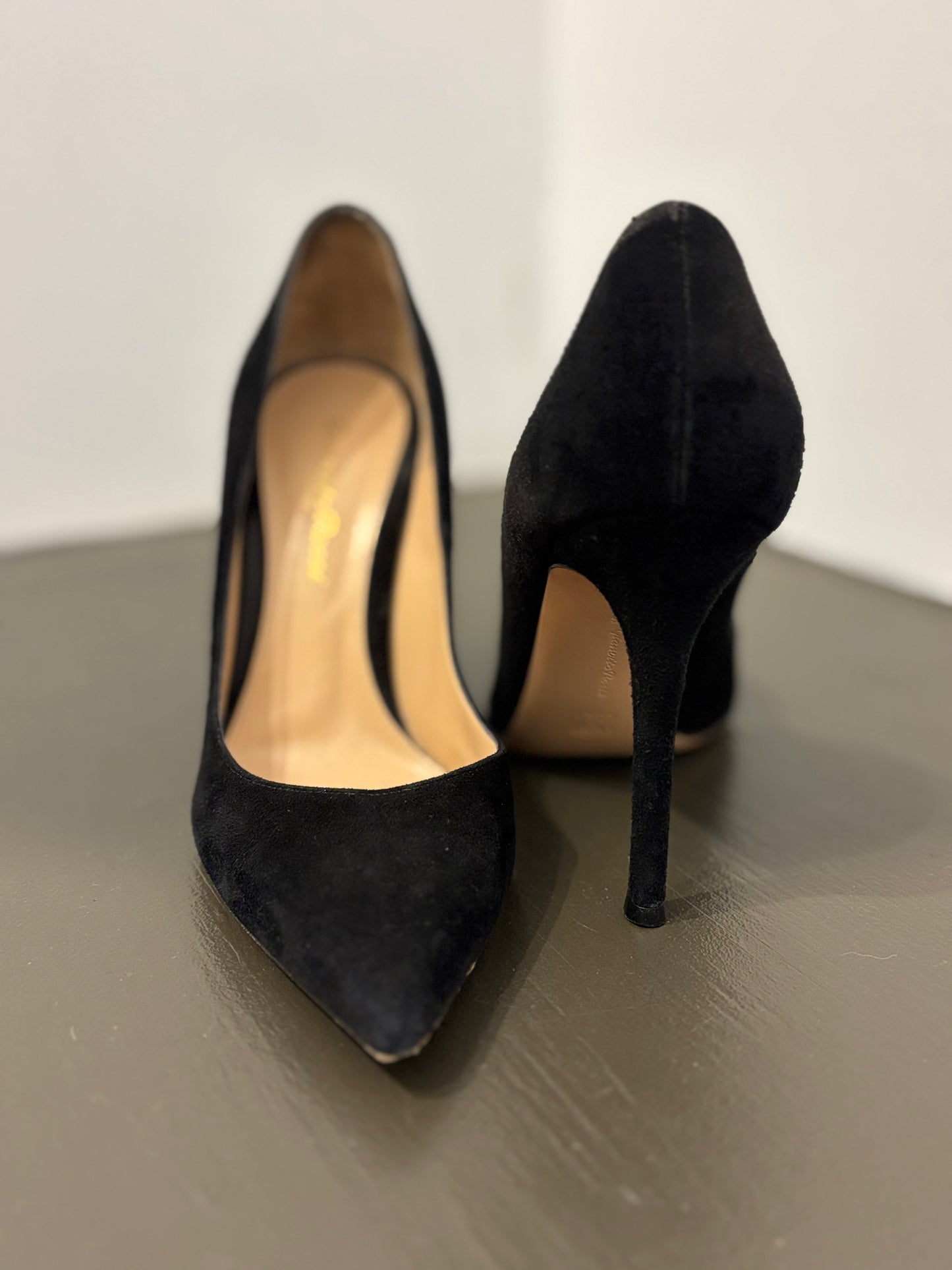 Gianvito Rossi Black suede pump 36