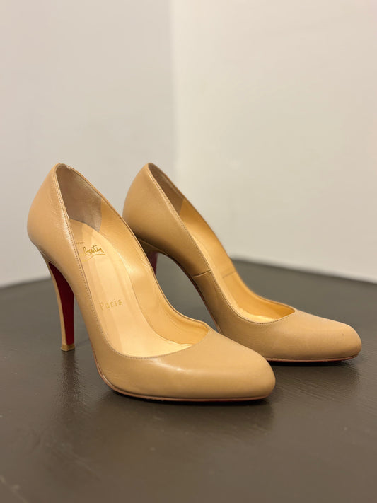Louboutin tan classic pump 36