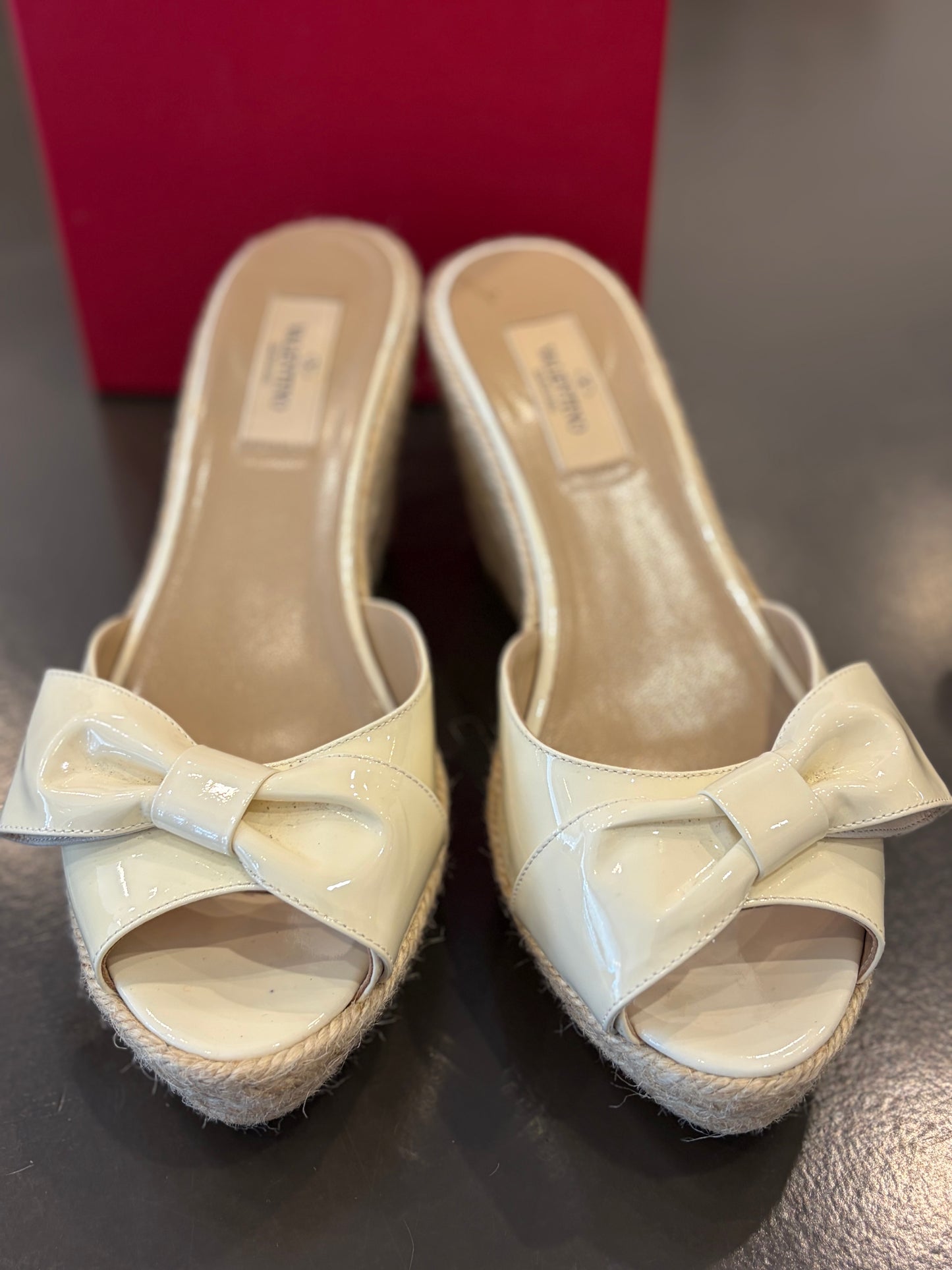 Valentino Garavani Nude Patent Bow Espadrille Wedge Slide Sandal - 39