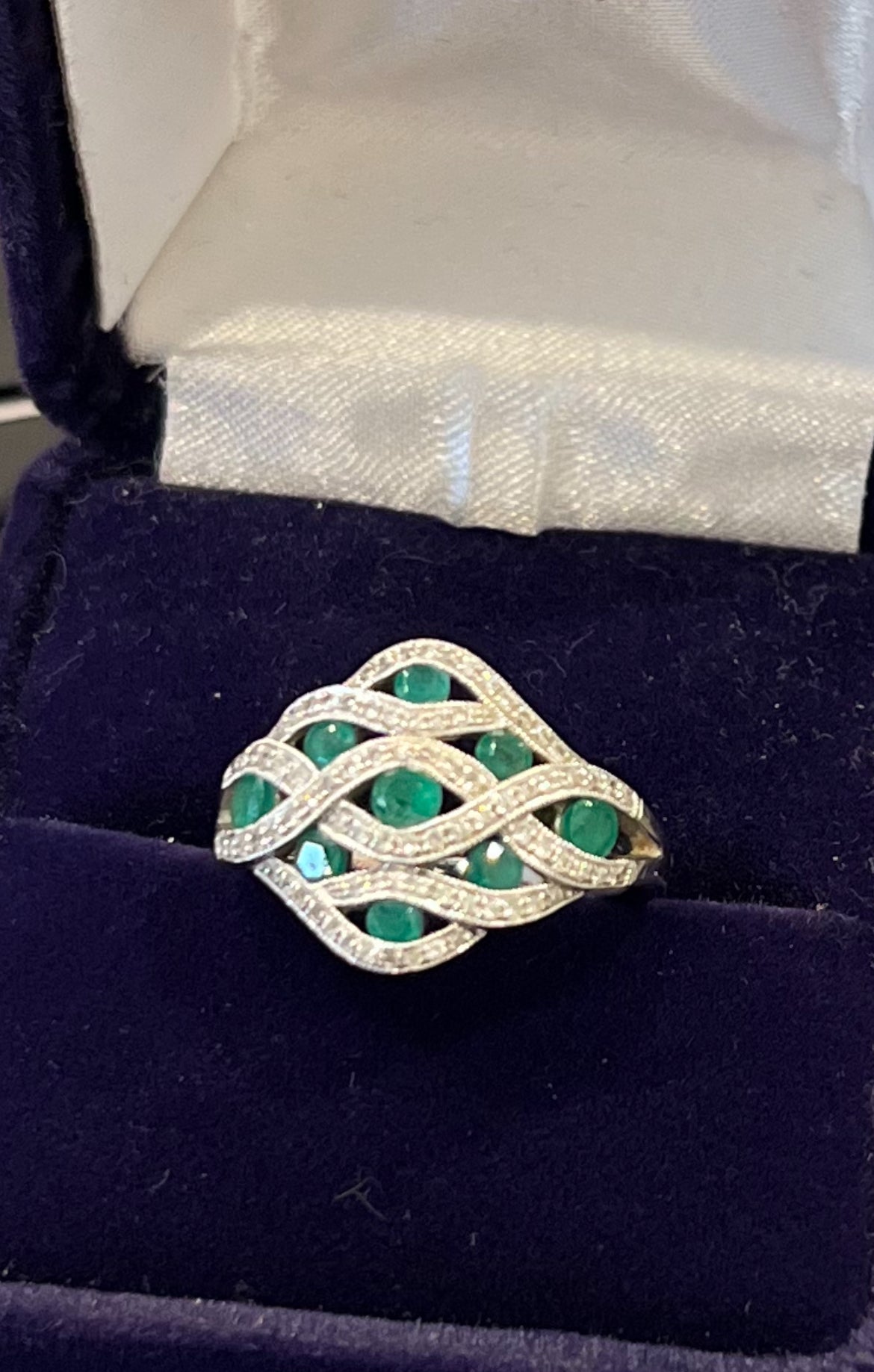 14K White Gold Emerald &amp; Diamond Wave Ring (Size 5.5)