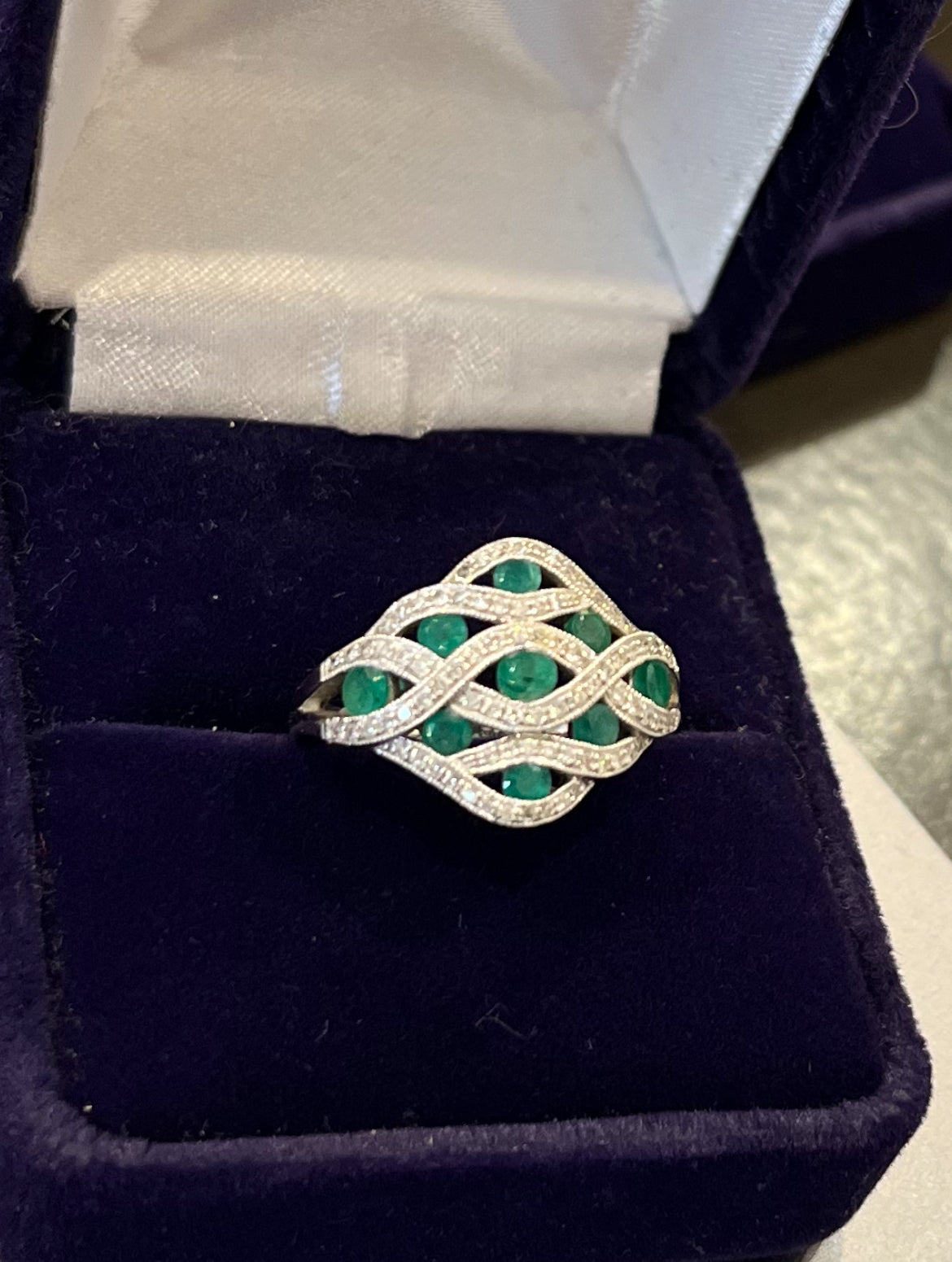 14K White Gold Emerald &amp; Diamond Wave Ring (Size 5.5)
