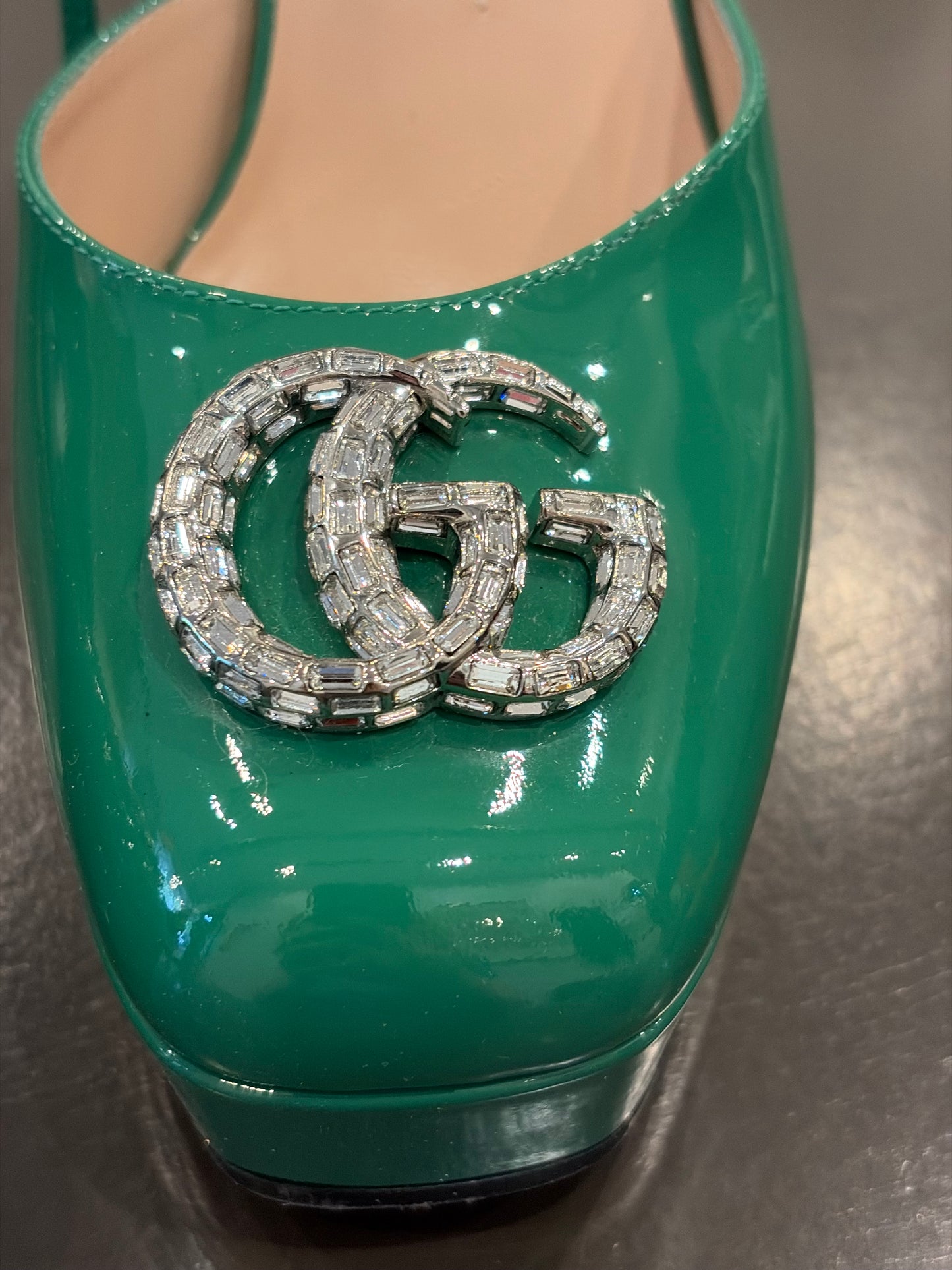 Gucci Emerald Green Patent Leather Platform Pumps Crystal Logo Heels 38.5