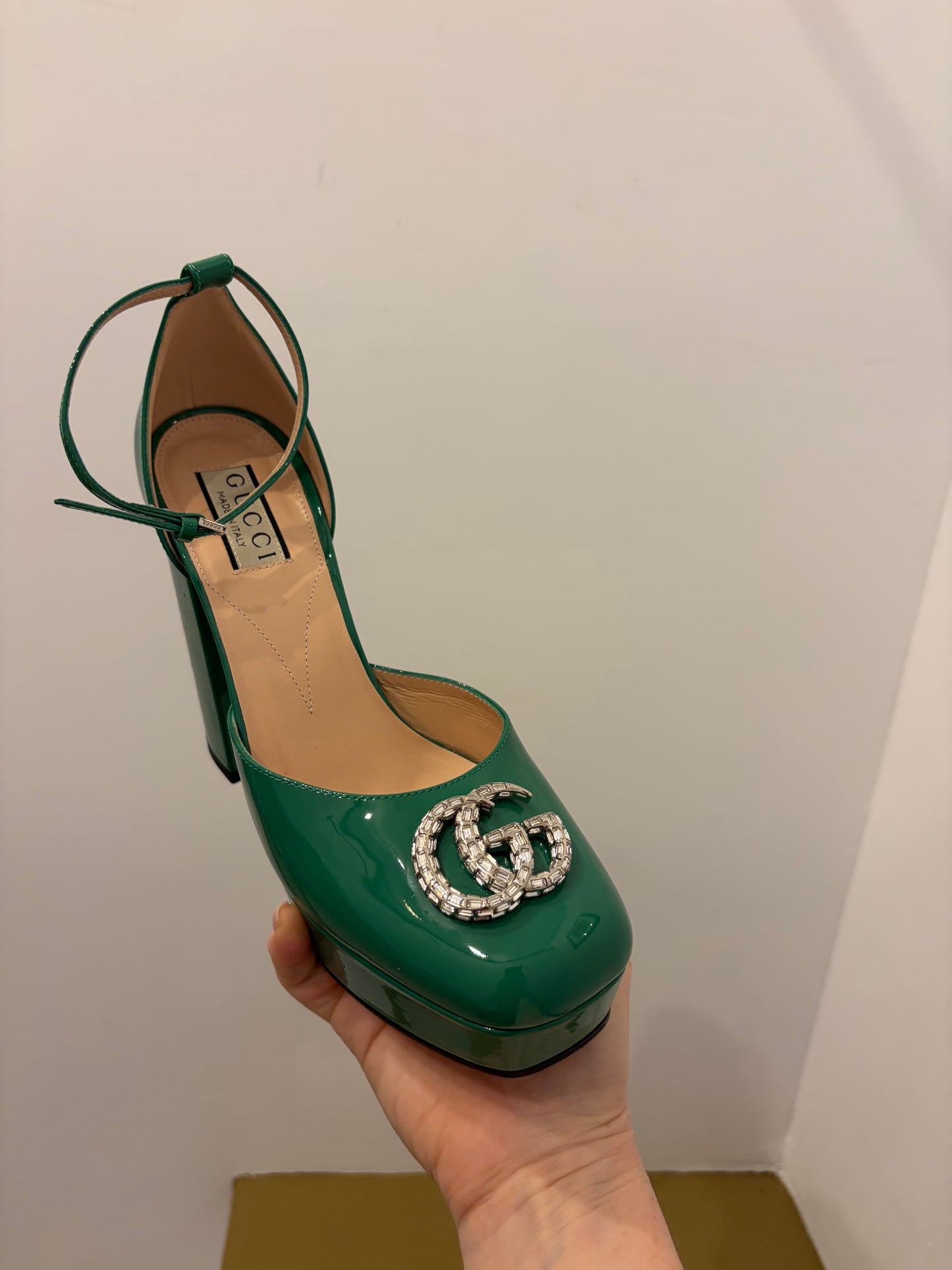 Gucci Emerald Green Patent Leather Platform Pumps Crystal Logo Heels 38.5