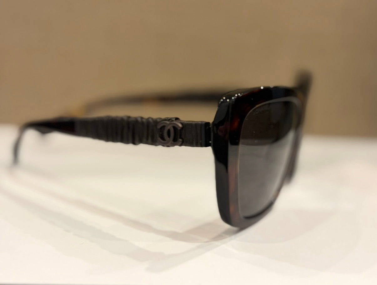 Chanel 5475-Q-A Tortoise Square Sunglasses Brown Gradient CC Logo