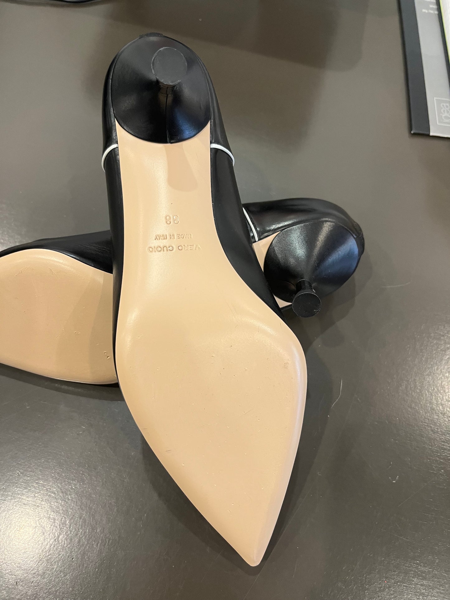 Scanlan Theodore Black/white contrast trim kitten heel 38