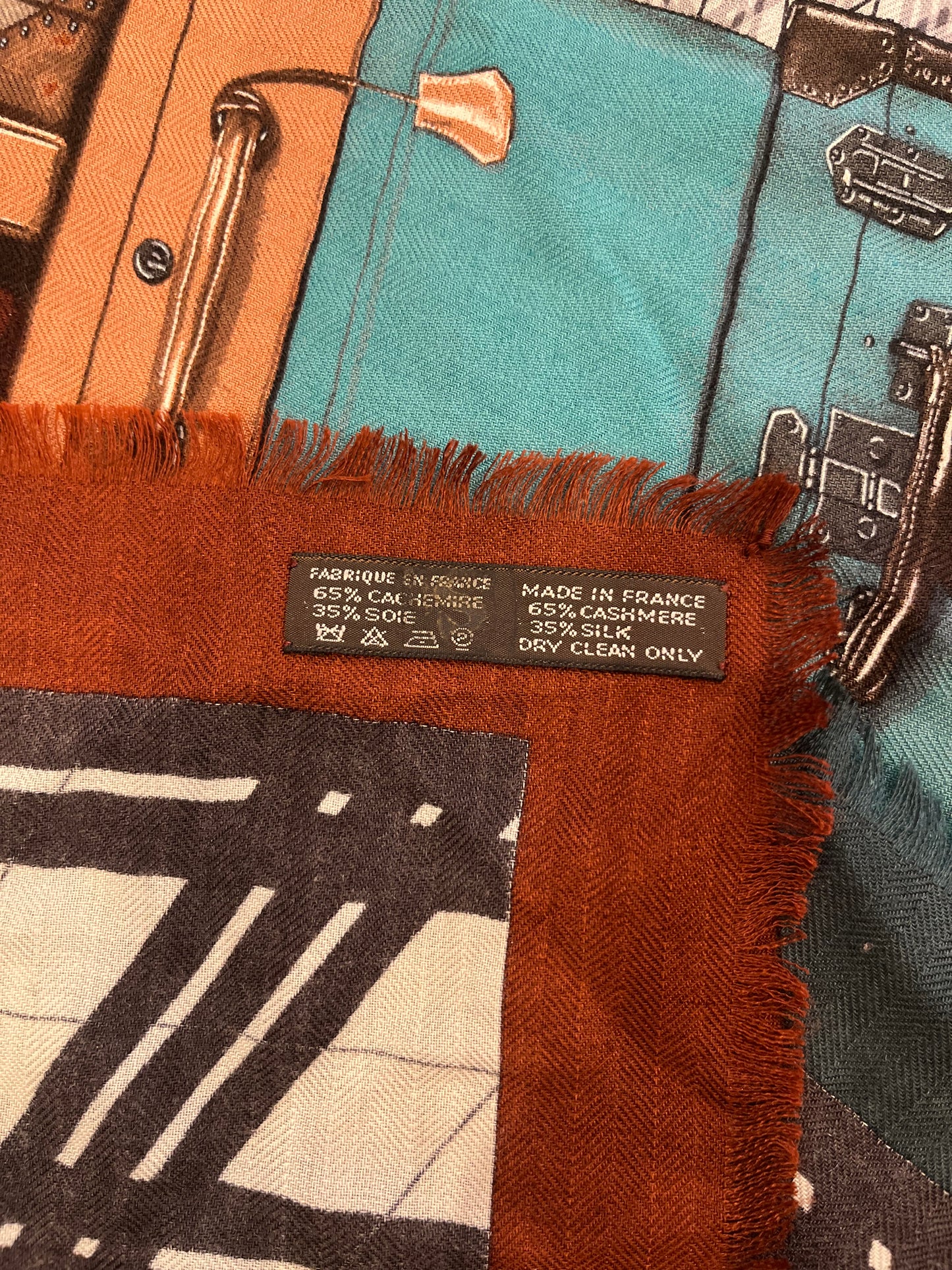 Hermès Carré 90 “En Voyage” (Cashmere & Silk 65/35)