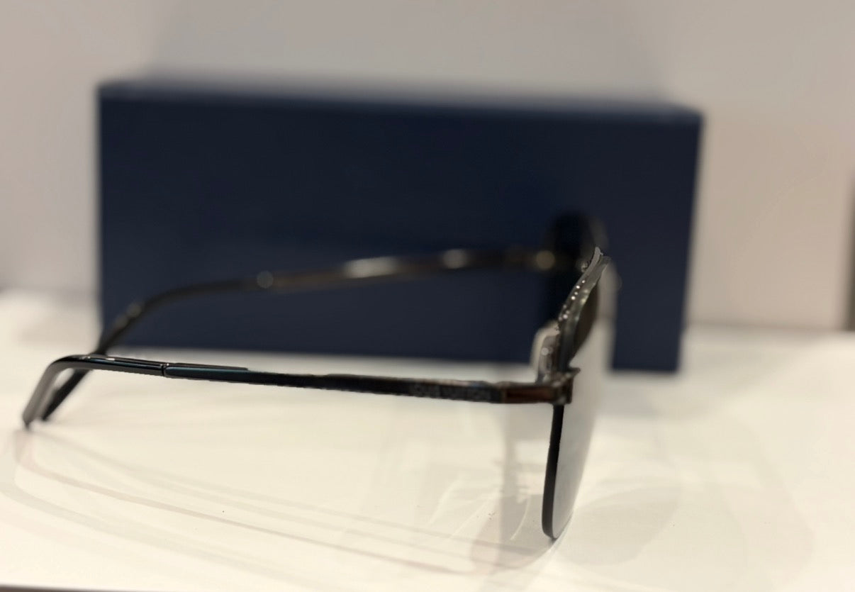 Louis Vuitton Monogram Aviator Sunglasses Black Silver Gradient Lenses
