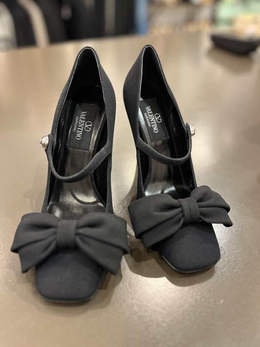 Valentino Garavani black bow mary jane pumps 38