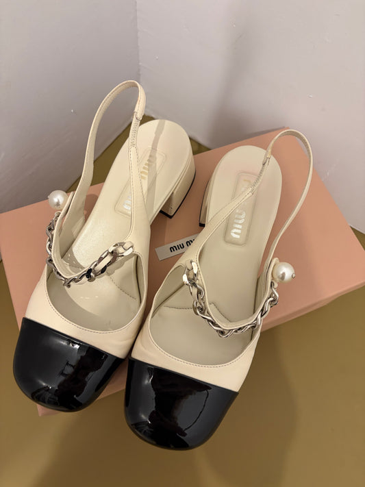 Miu Miu Ivory Leather Black Patent Cap Toe Pearl Chain Slingback Pumps - 38