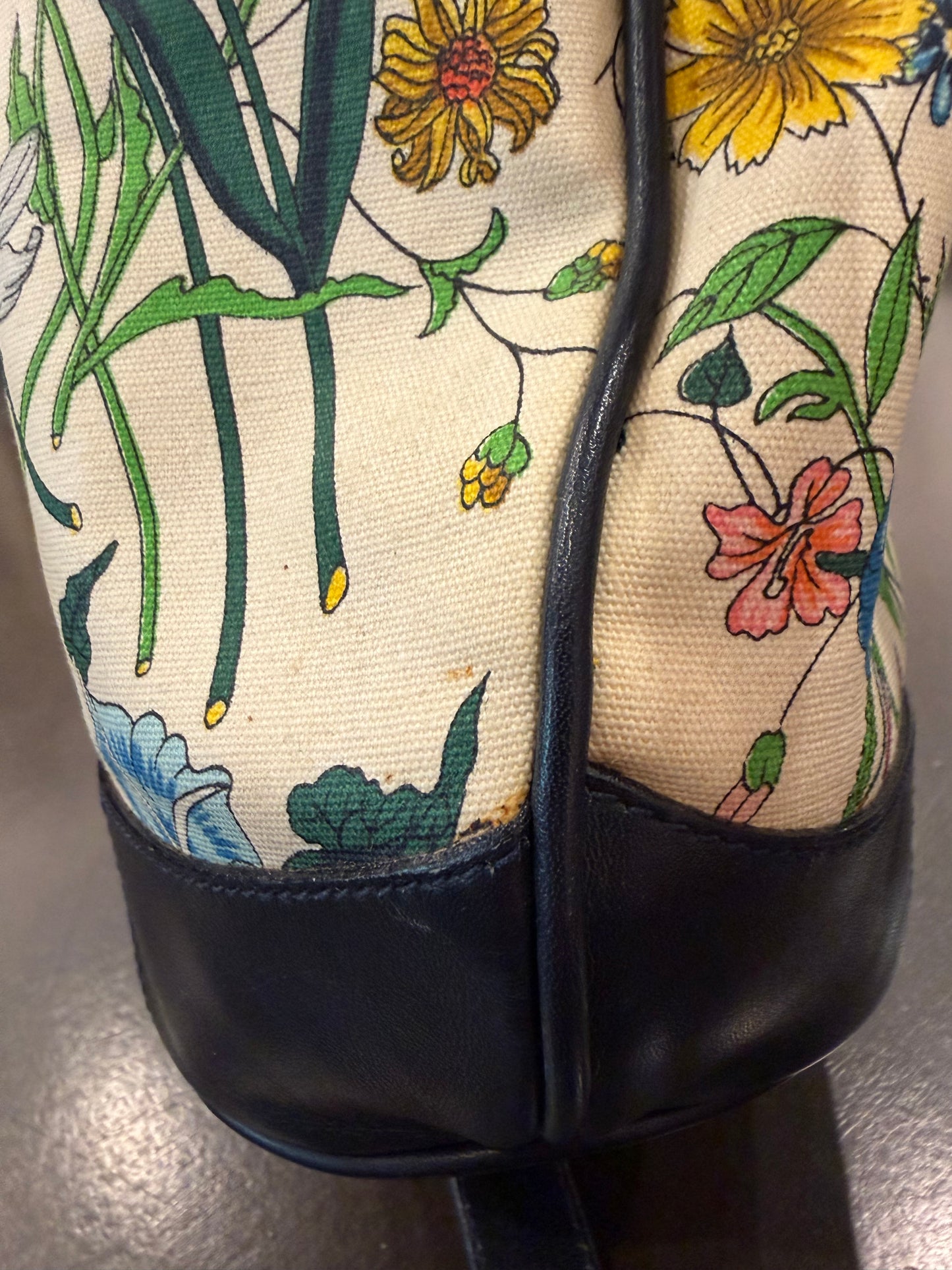 Vintage Gucci Flora Canvas & Navy Leather Drawstring Backpack