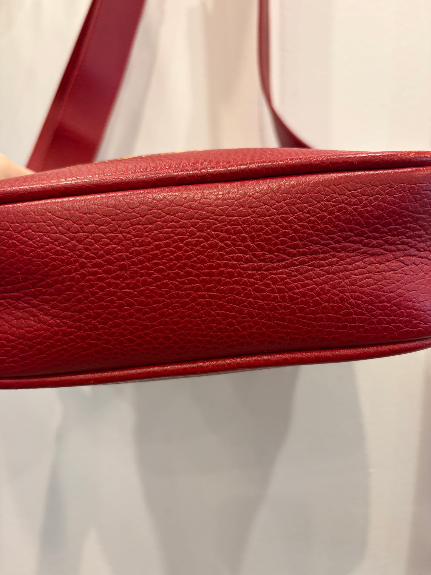 Gucci Logo Print Grained Leather Messenger Crosbody bag - Hibiscus Red
