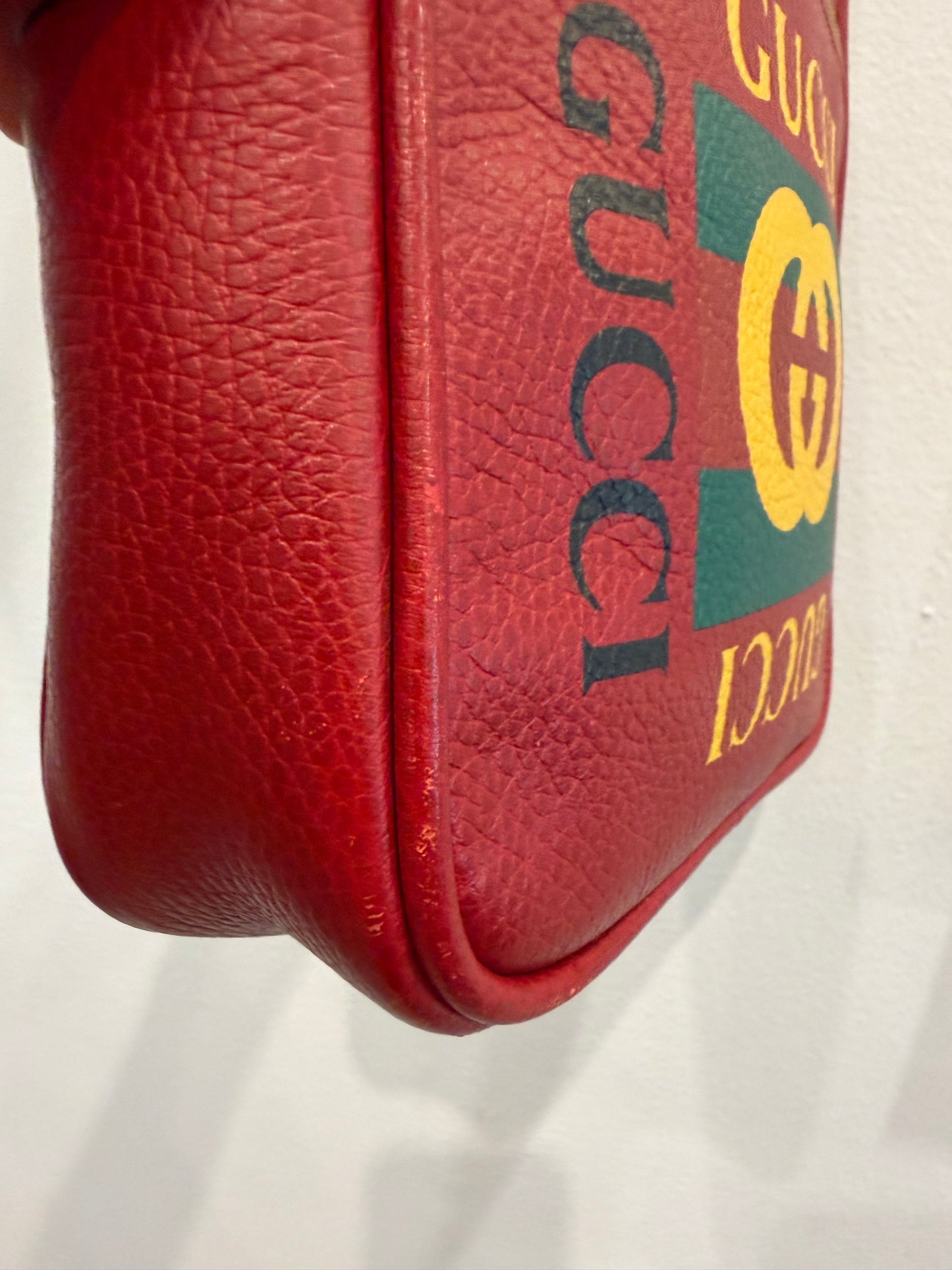 Gucci Logo Print Grained Leather Messenger Crosbody bag - Hibiscus Red