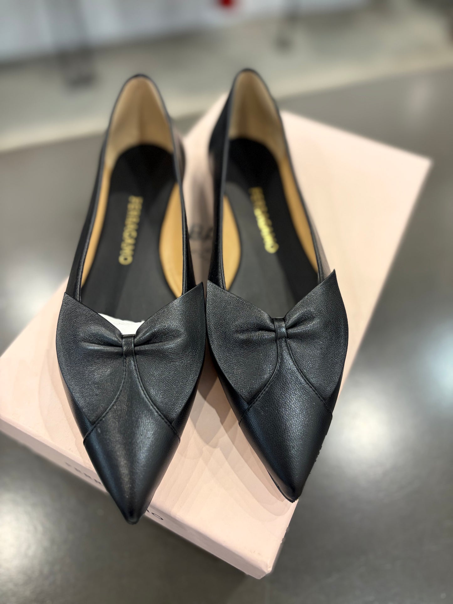Ferragamo Gwen Black Lambskin Leather Bow Pointed Tow Flats - 7