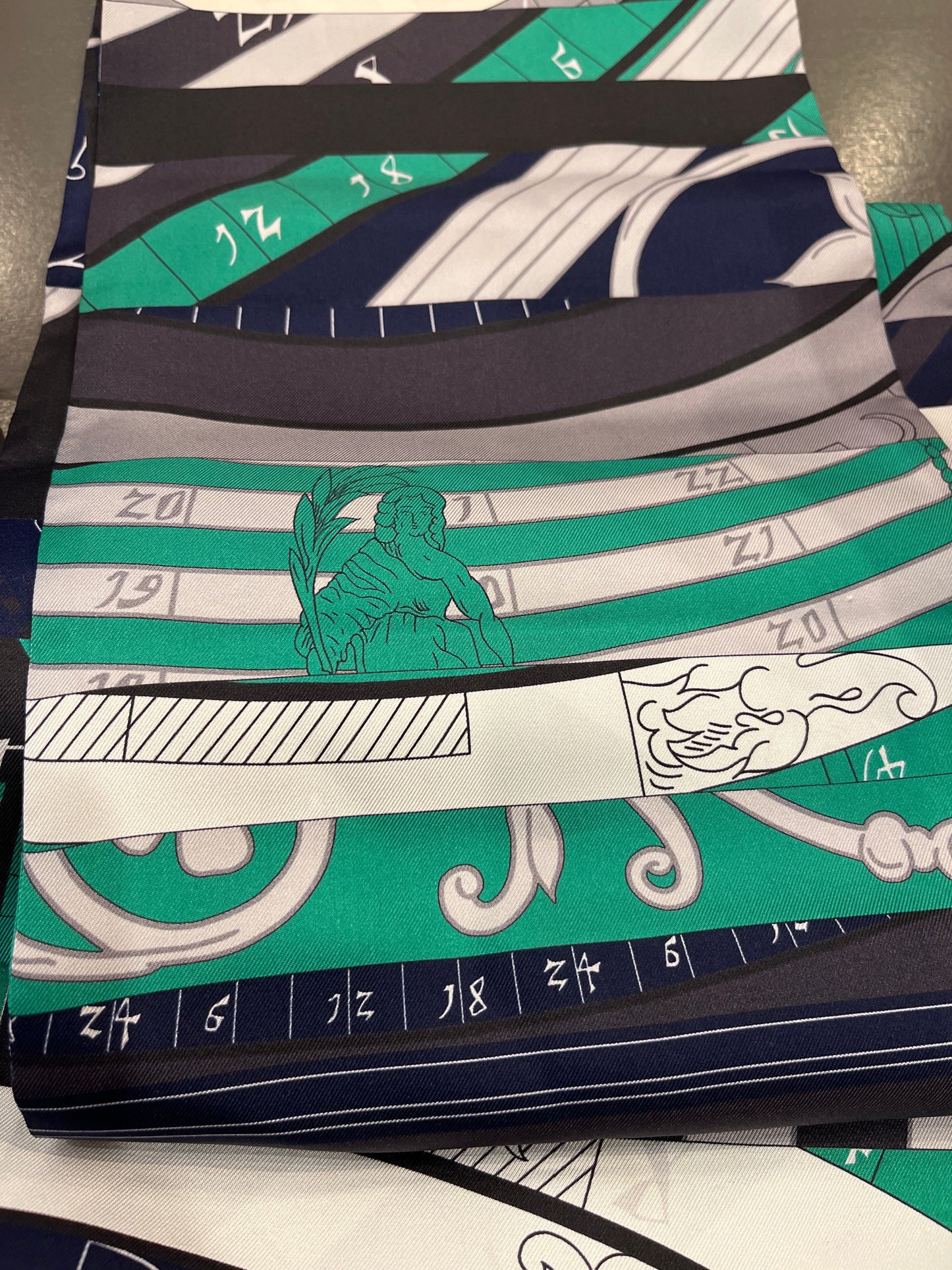 Hermès Maxi-Twilly 20 'Astrologie (Dies et Hore) /Astrologie Nouvelle